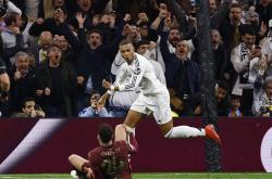 开云体育下载-包含巴萨险胜罗马，佩德里完成帽子戏法的词条