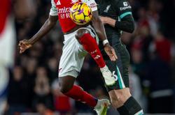 开云下载-阿森纳球员合练备战，利物浦后卫回归训练