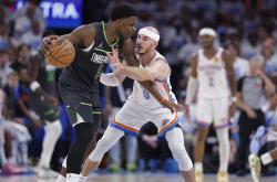 开云APP-雄鹿主力控卫大杀四方，逆袭取胜