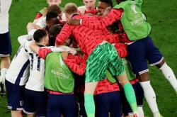 开云体育中国官网-狼堡队在本土足球比赛中赢得比赛