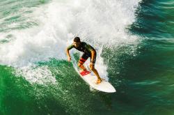 开云体育直播-赛道与球场的双重奏鸣，当班凯罗在F1街道赛接管时，北京队如何击败76人