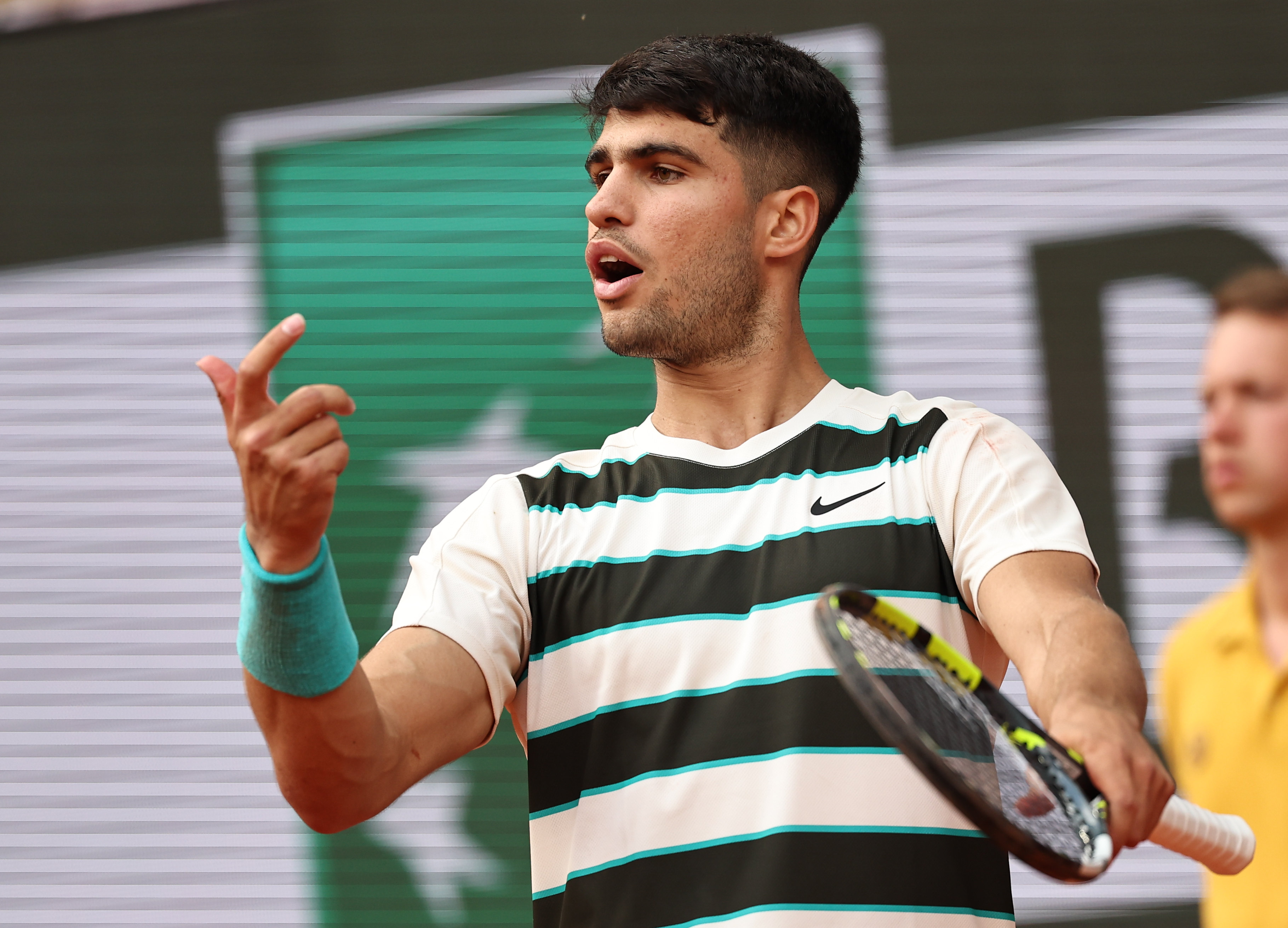 包含意大利网球队翻盘世界网球队，阿尔卡拉斯完成帽子戏法的词条