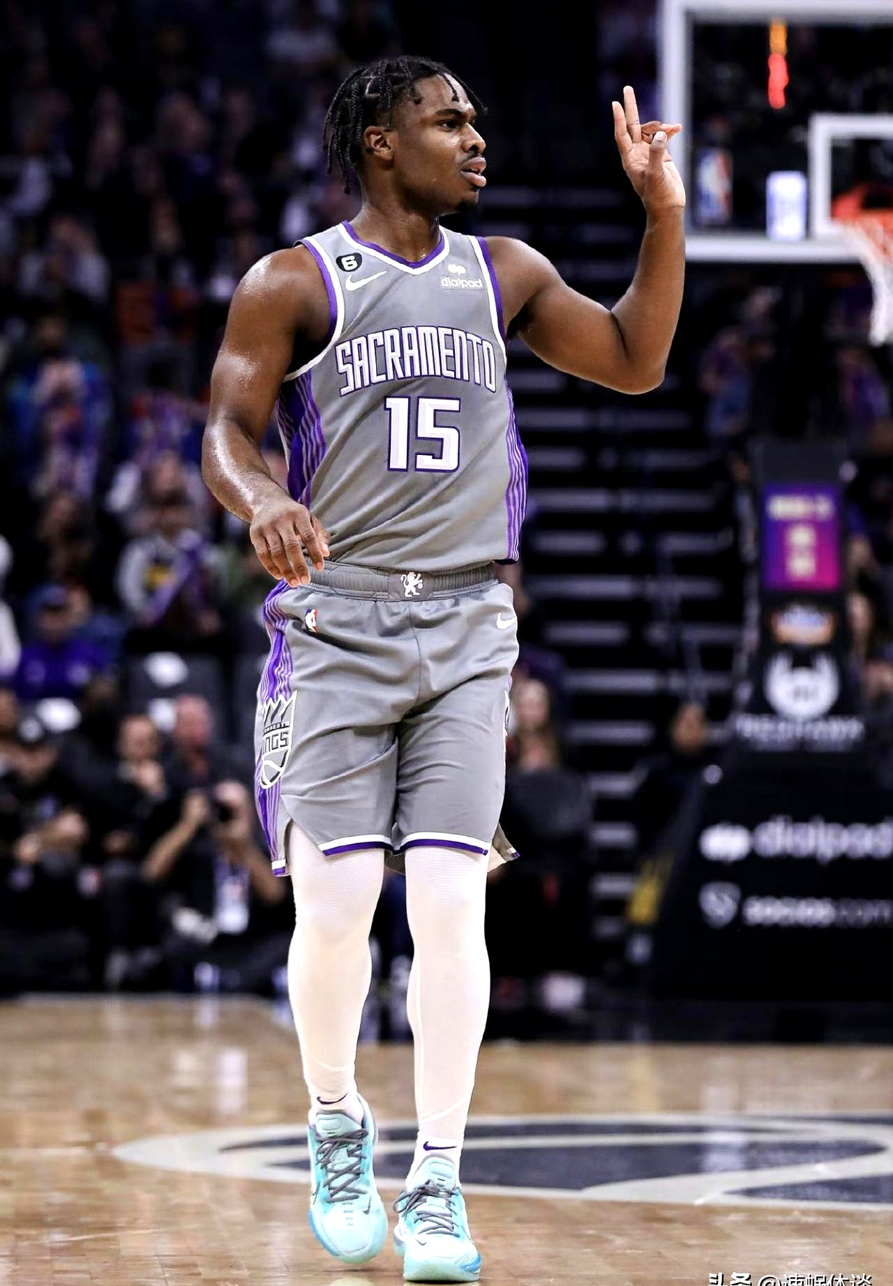 包含热火爆冷国王，米切尔打破历史纪录的词条