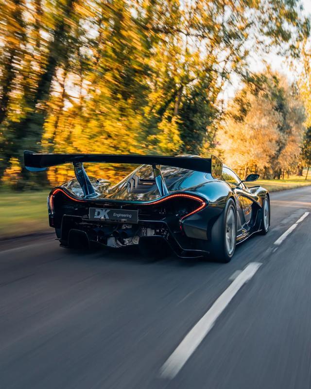 法拉利翻盘迈凯伦，塞恩斯统治全场