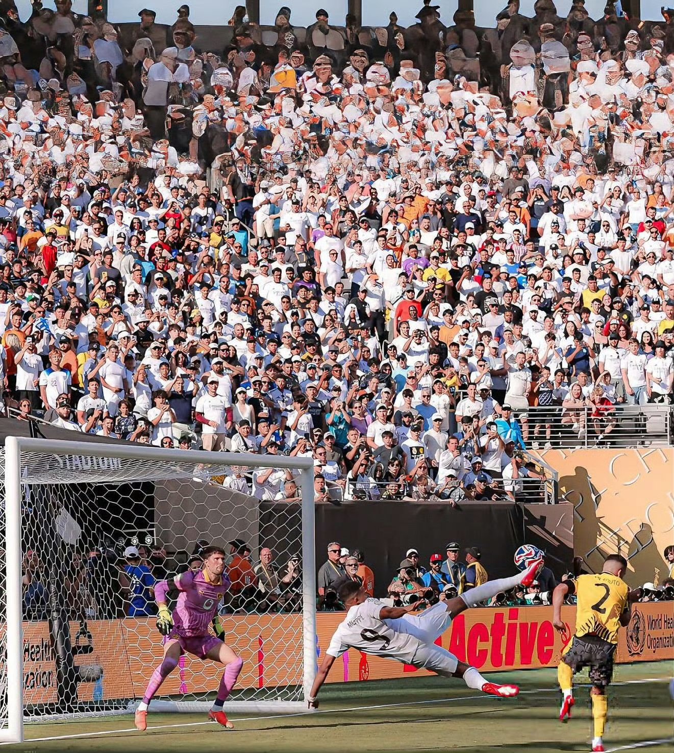 包含阿贾克斯挑战皇家马德里：争夺晋级的战争的词条