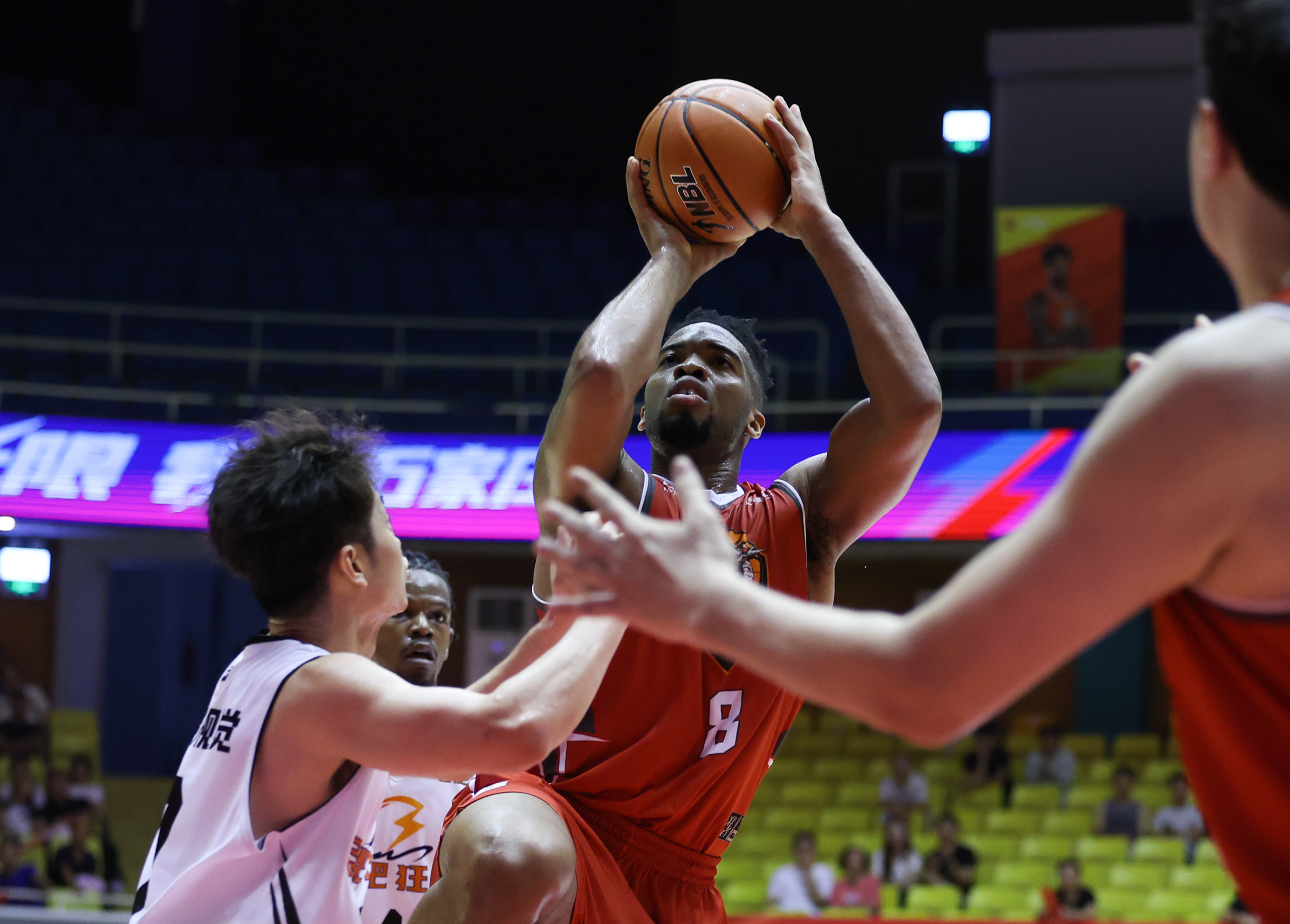 职业篮球联赛迎来激动人心的淘汰赛,局势混乱的简单介绍 职业篮球联赛迎来激动人心的淘汰赛,局势混乱的简单介绍