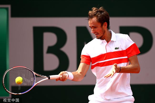 ATP总决赛逆转法网，梅德韦杰夫惊艳四座的简单介绍