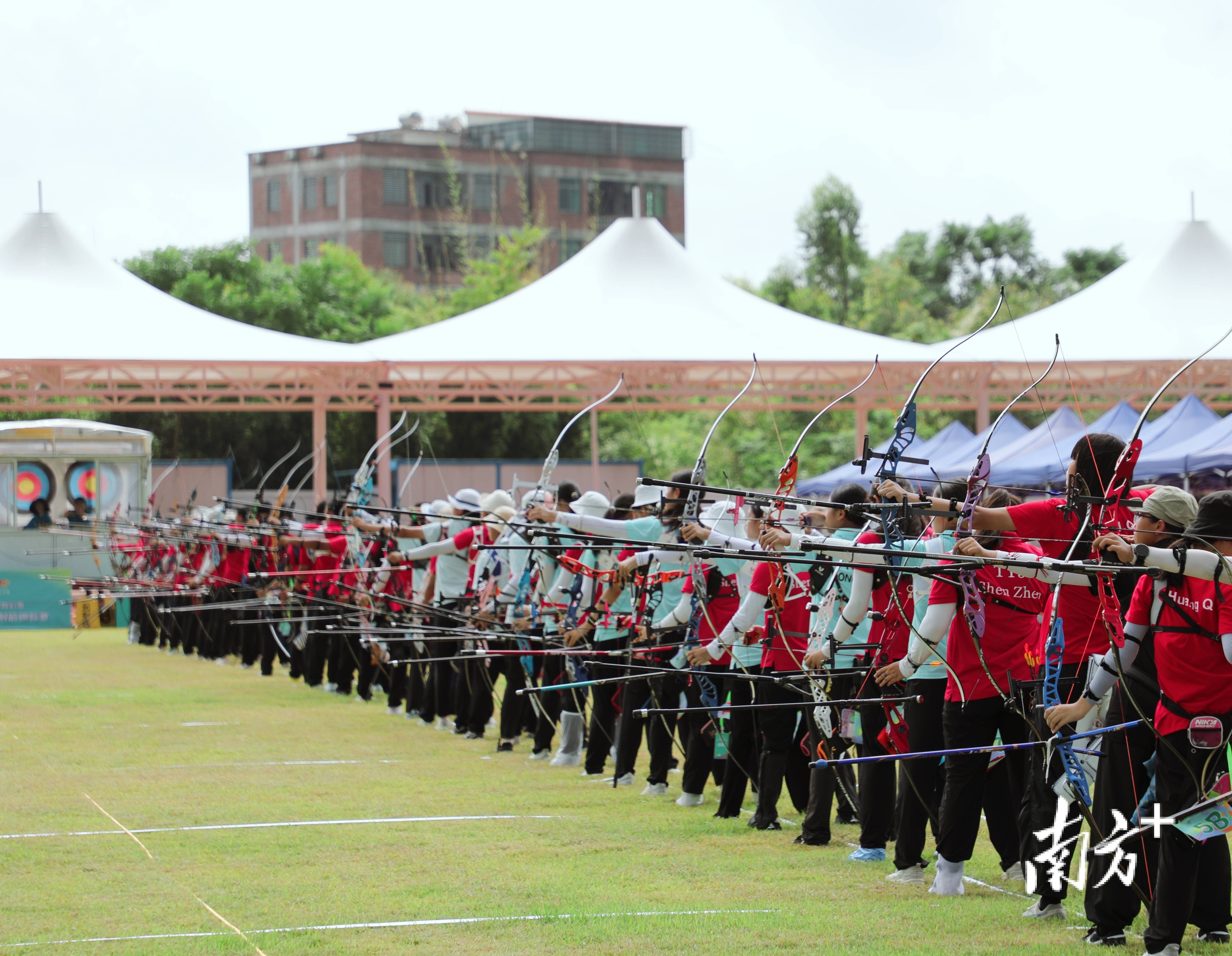 射箭比赛现场火爆,选手箭法犀利观赏性十足的简单介绍 射箭比赛现场火爆,选手箭法犀利观赏性十足的简单介绍