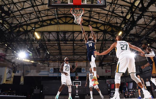 灰熊绝杀鹈鹕，戈贝尔三分雨点燃全场