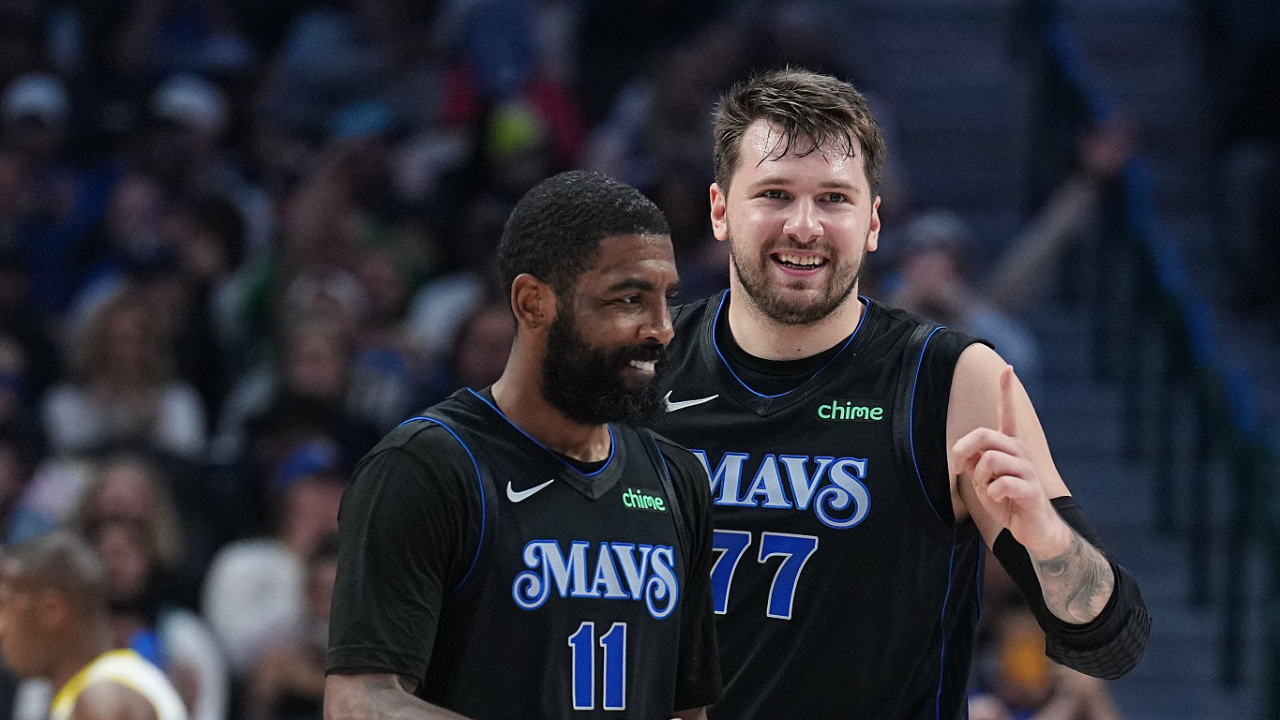 包含独行侠鏖战爵士，范弗利特带队取胜的词条