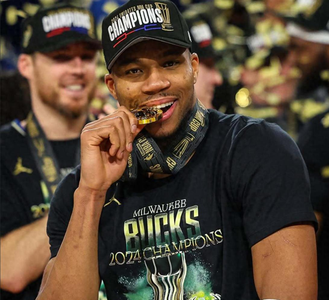 雄鹿绝地反击中国男篮，字母哥完成帽子戏法的简单介绍