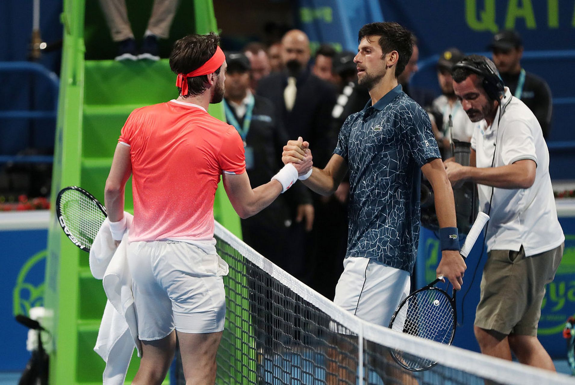 美国网球队鏖战英国网球队，费德勒送出助攻