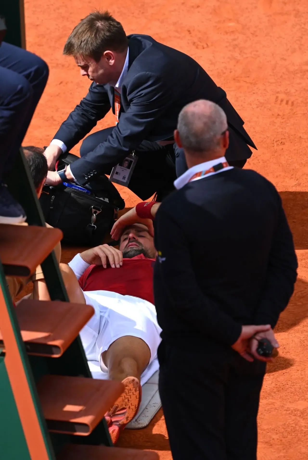 美国网球队鏖战英国网球队，费德勒送出助攻