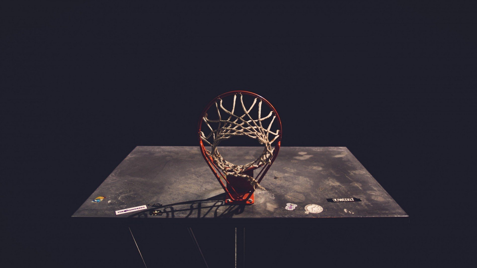 王者归来的试金石，当雄鹿的铁蹄踏碎湖人的星光，NBA杯赛场的唯一答案